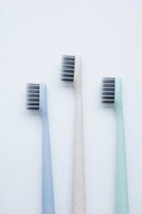 HAPPY BIODEGRADABLE CHARCOAL TOOTHBRUSH - 1 unit